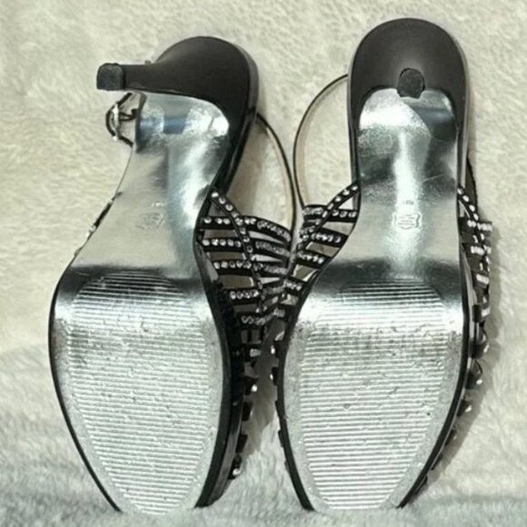 E! Live From the Red Carpet Heels - Size 6 - Picture 4 of 5